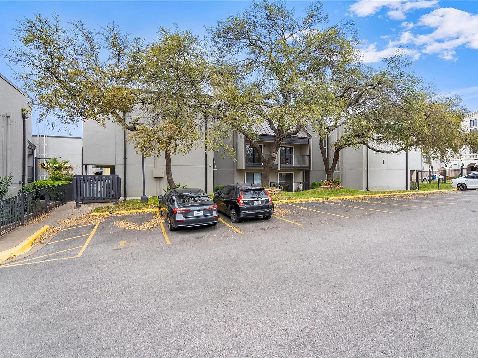 1 bed, 1.0 bath, 515 sqft, $975 — Photo 3