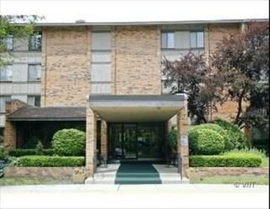 201 Lake Hinsdale Dr APT 312, Willowbrook, IL, 60527
