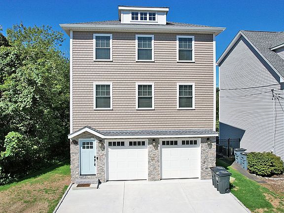 2nd image of 11 Jenny Ln