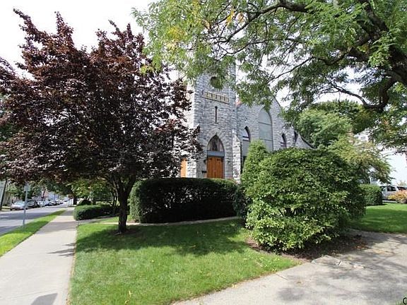 3rd image of 125 CIRCULAR Street