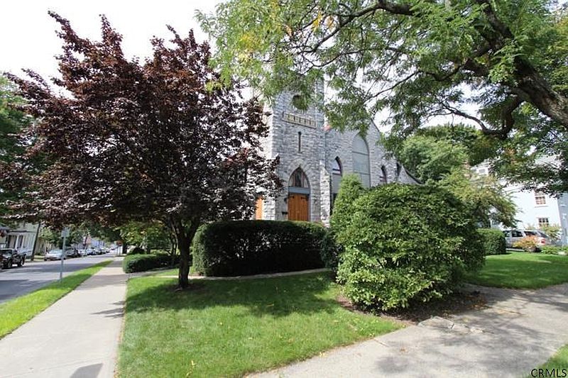 3rd image of 125 CIRCULAR Street
