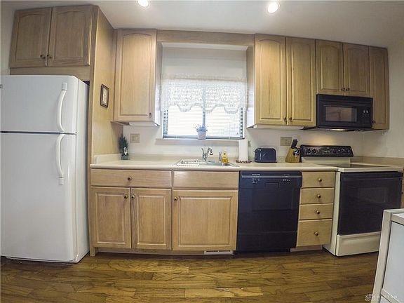 4th image of 4023 Mengel Dr