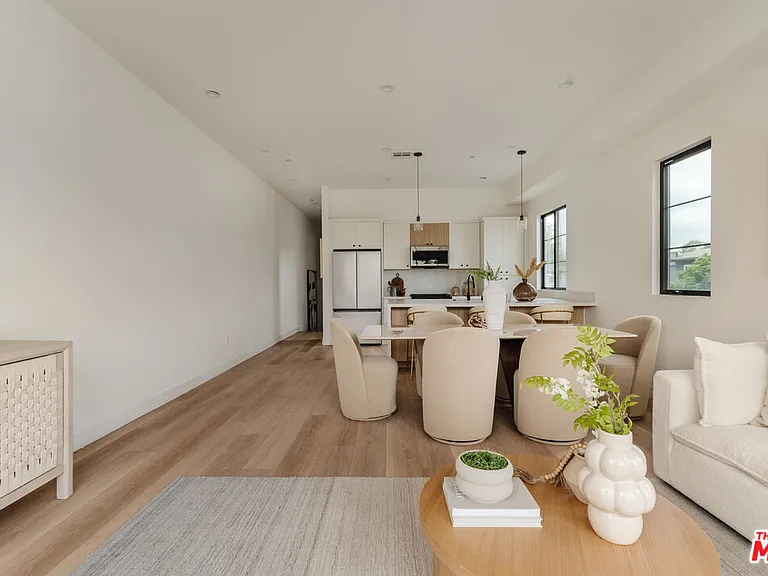 1952 1/2 S Garth Ave #1/2 — Photo 8