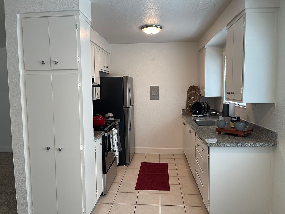 1st image of 1580 Hollenbeck Ave