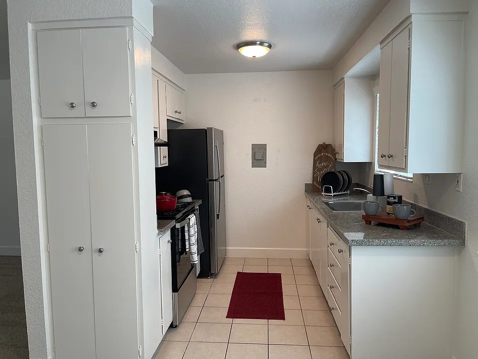 1580 Hollenbeck Ave