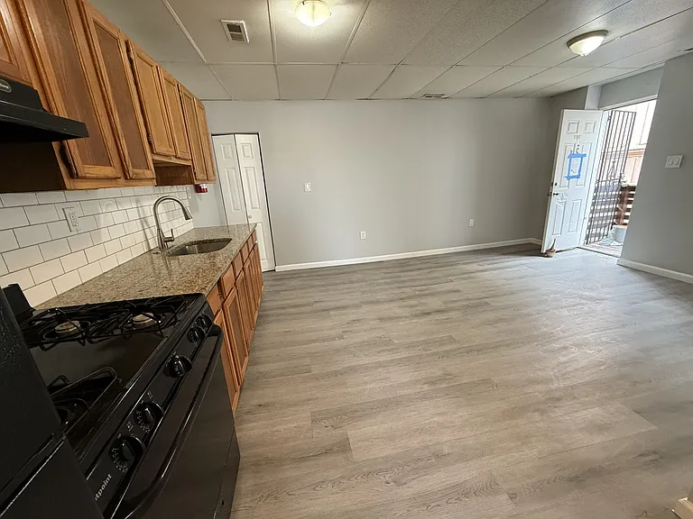 1107 Louis St #C — Photo 8