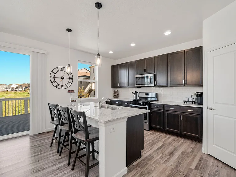 Beautiful Fully Equipped Kitchen