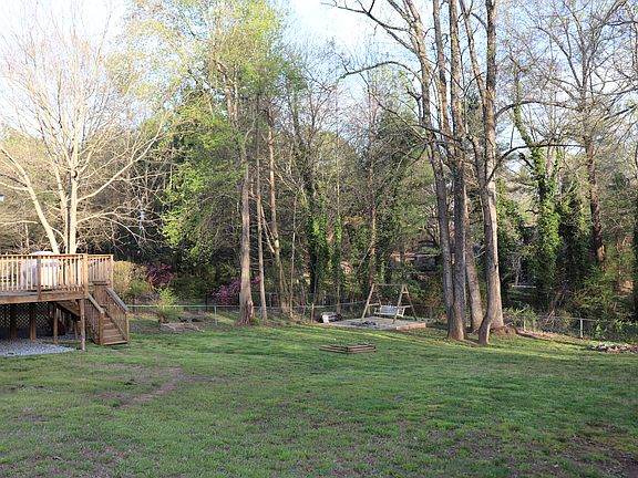 3rd image of 403 Knollwood Dr