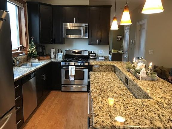 2nd image of 2442 W Gunnison St #2