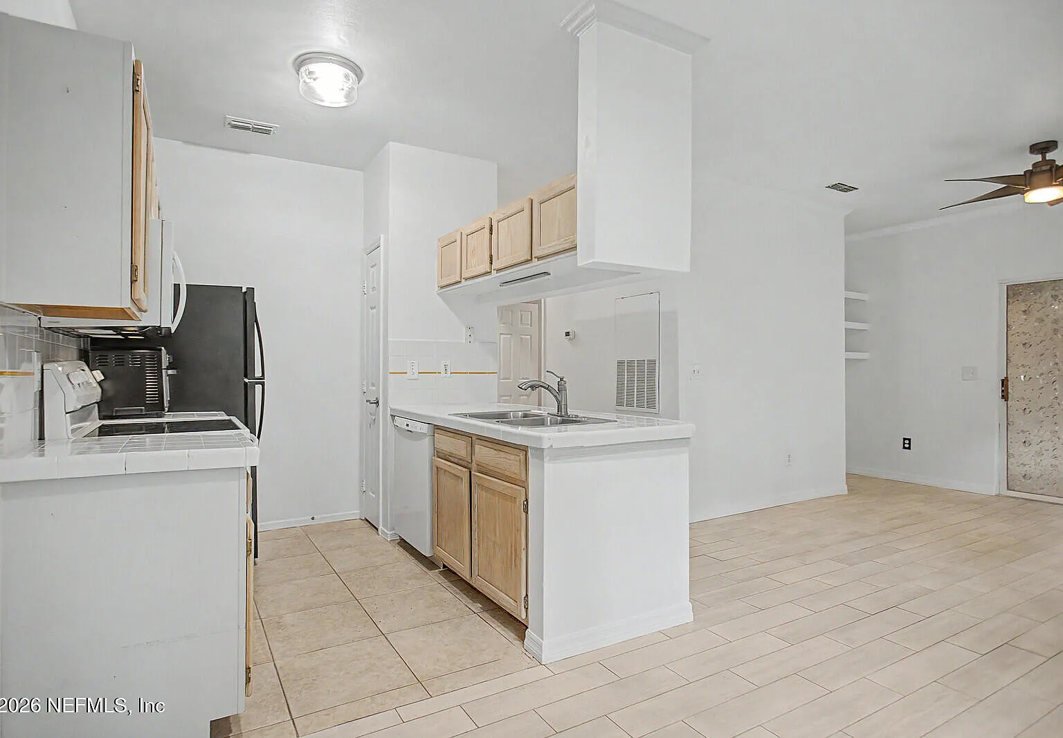 2 bed, 1.0 bath, 912 sqft, $1,800 — Photo 4