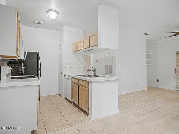 5th image of 130 VERACRUZ Drive #718