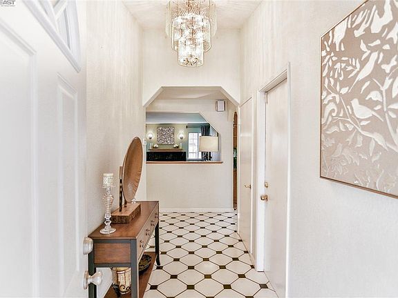 4th image of 7489 Shady Hollow Dr