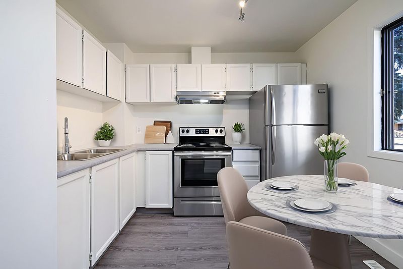 Edmonton Apartment for rent - 2 Bedrooms — photo 2