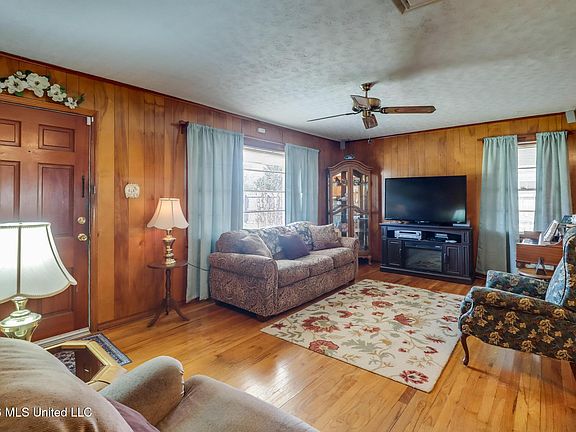 4th image of 412 Kahler St