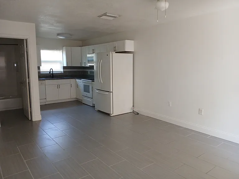 2201 13th Ave N #1 — Photo 3