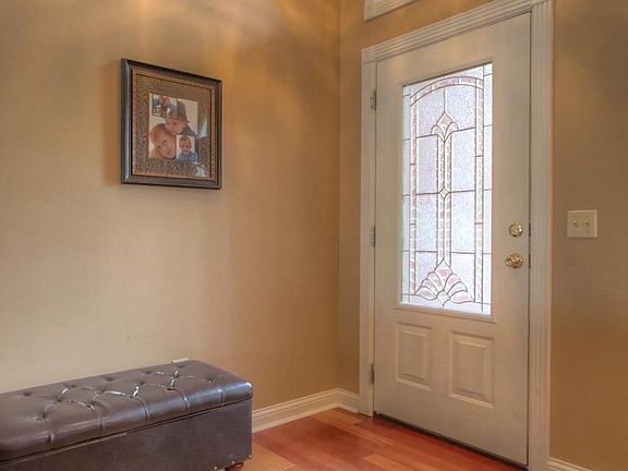 3rd image of 133 Castlewood Dr