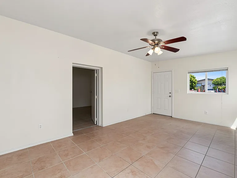 13507 W Stella Ln — Photo 5