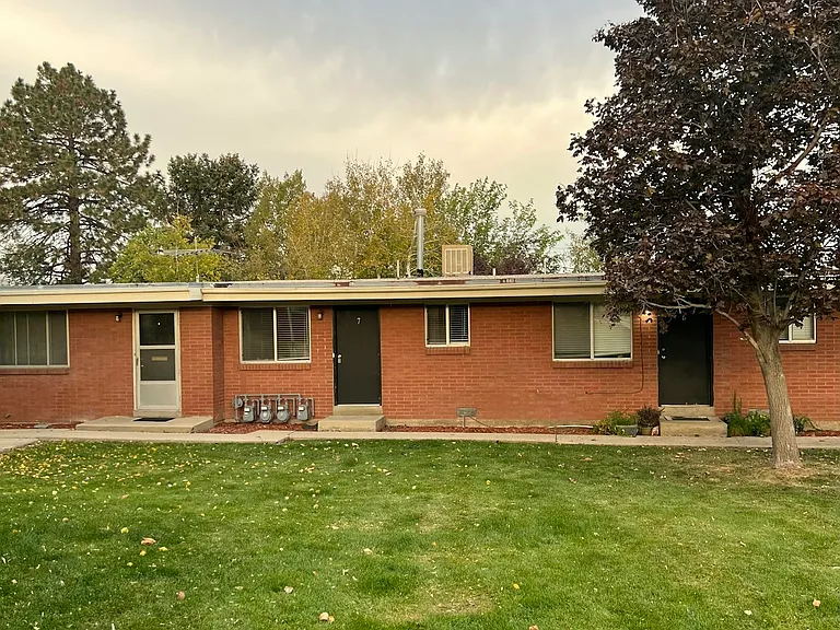 2122 S Orchard Dr #17 — Photo 2