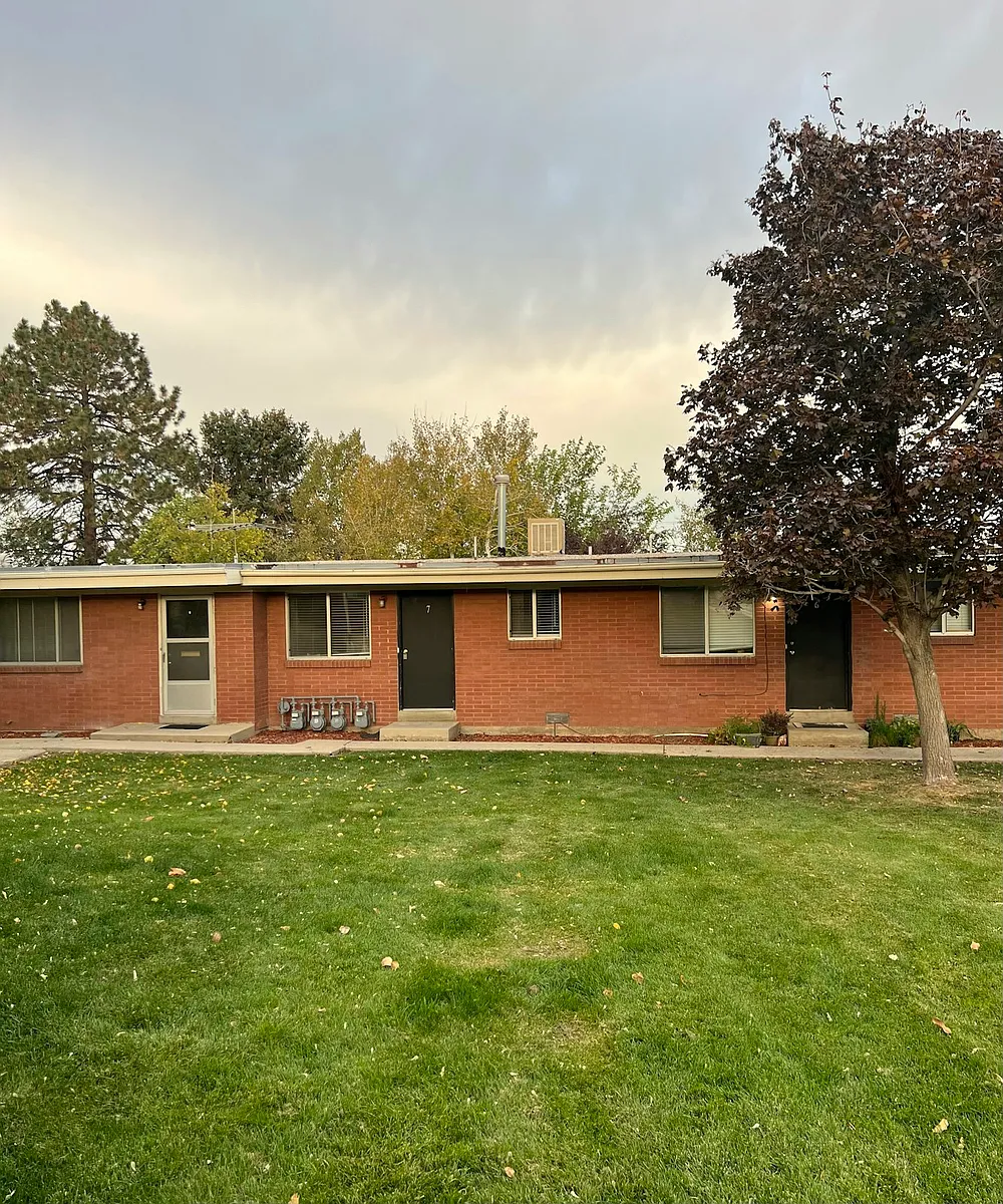 Building Photo - 2122 S Orchard Dr #17