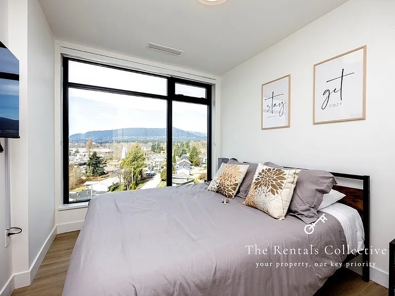 311 W 1st St #307 — Photo 4