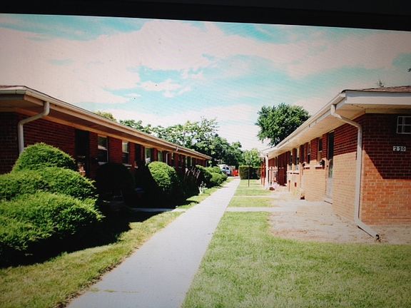 5th image of 226 W Division St APT F