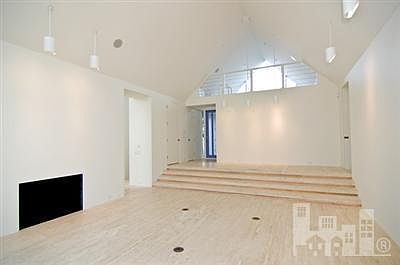 5th image of 277 Beach Road N