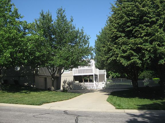 3rd image of 1116 NW Roanoke Dr