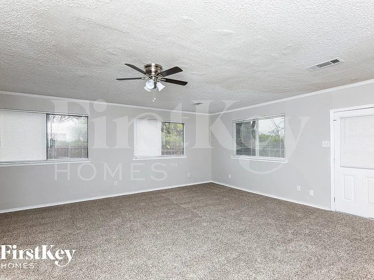 3630 Williamsburg Dr — Photo 6