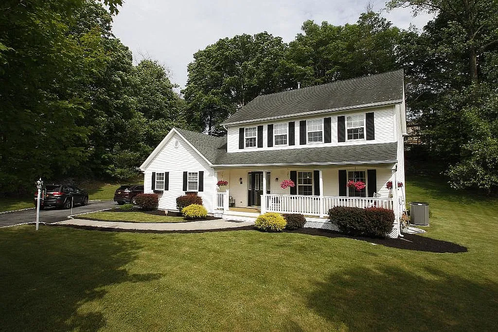 57 Woodland Rd photo 1