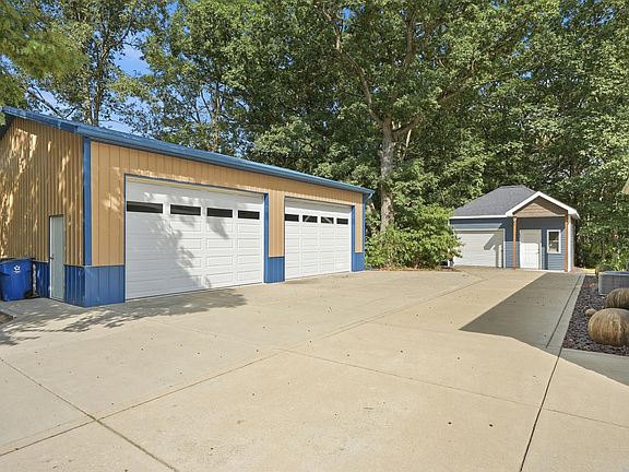 3rd image of 10955 N Makeever Dr