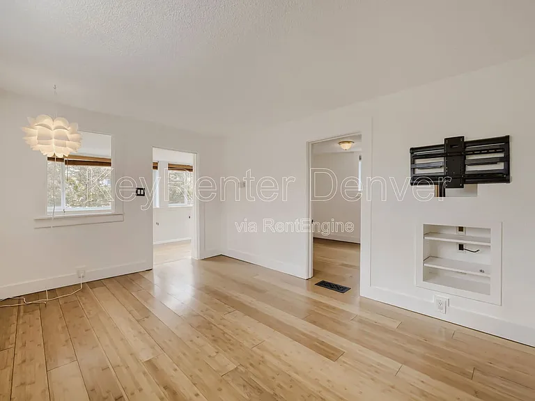 4870 Beach Ct — Photo 10