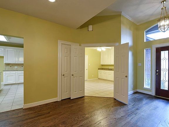 4th image of 20 Kelliwood Courts Cir