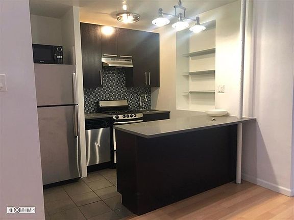 3rd image of 250 W 14th St Frnt 1