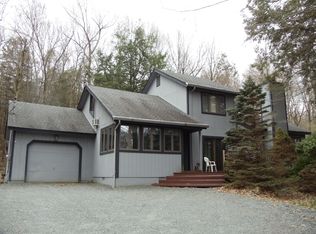 11 Azalea Ln, Lake Harmony, PA 18624