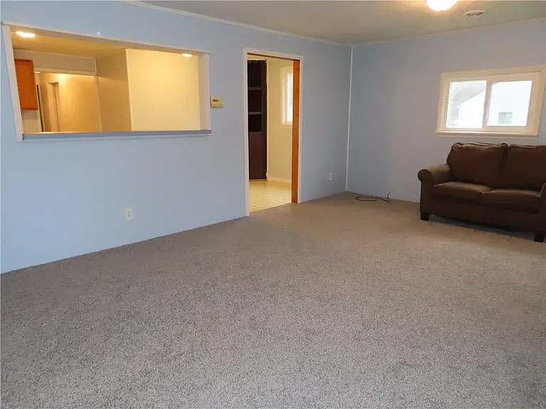 10 Boss Ave — Photo 8