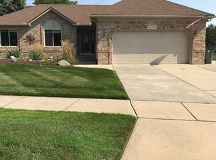 43070 Riverway Dr, Clinton Township, MI 48038