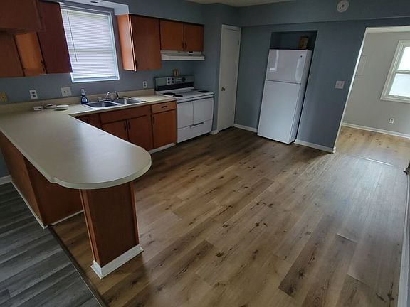3rd image of 1007 E Percy Ave #2