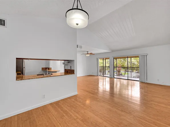 3007 N Oakland Forest Drive #302, Oakland Park, FL 33309