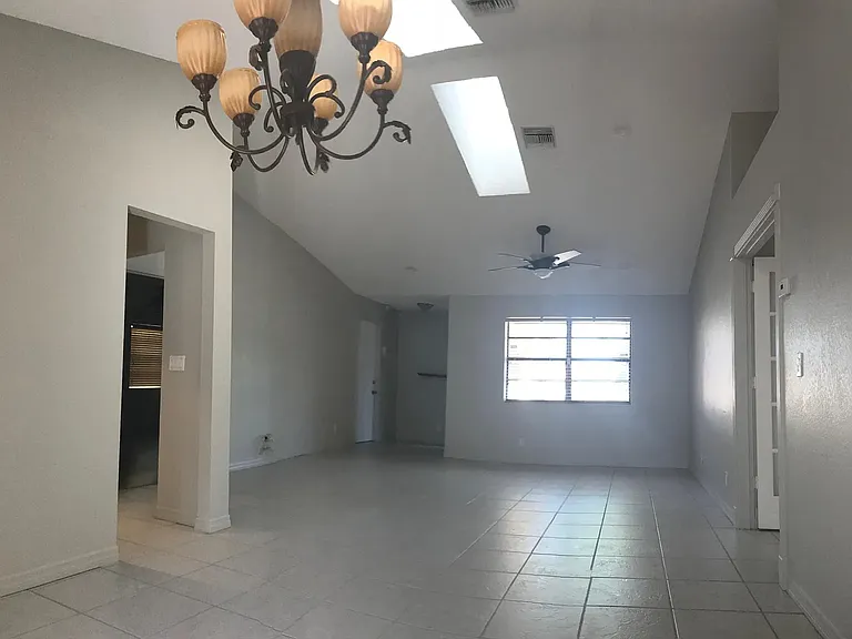 7723 Hilltop Dr — Photo 2