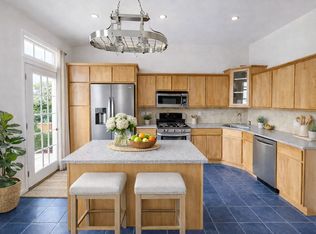 7527 61st St #2, Ridgewood, NY 11385