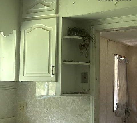 4th image of 10046 Davidson Rd