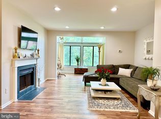 2807 Lee Oaks Ct APT 301, Falls Church, VA 22046