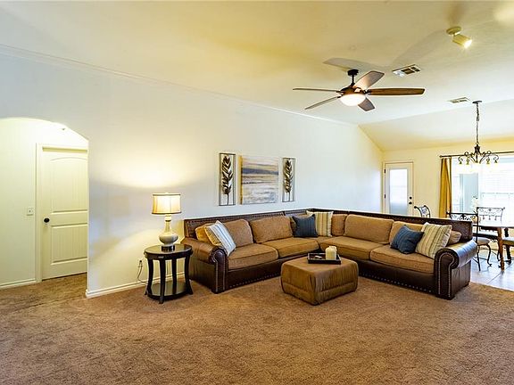 4th image of 10001 Summerhill Ln