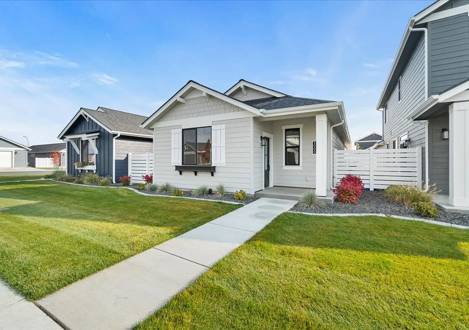 Single-Level Serenity: Your 3 Bedroom, 2 Bath Dream Home Awaits — Photo 3