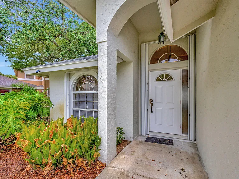 13796 Yarmouth Dr — Photo 3