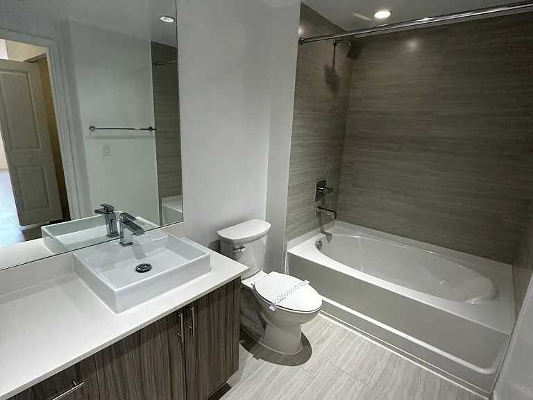445 NE 39th St #114 — Photo 5