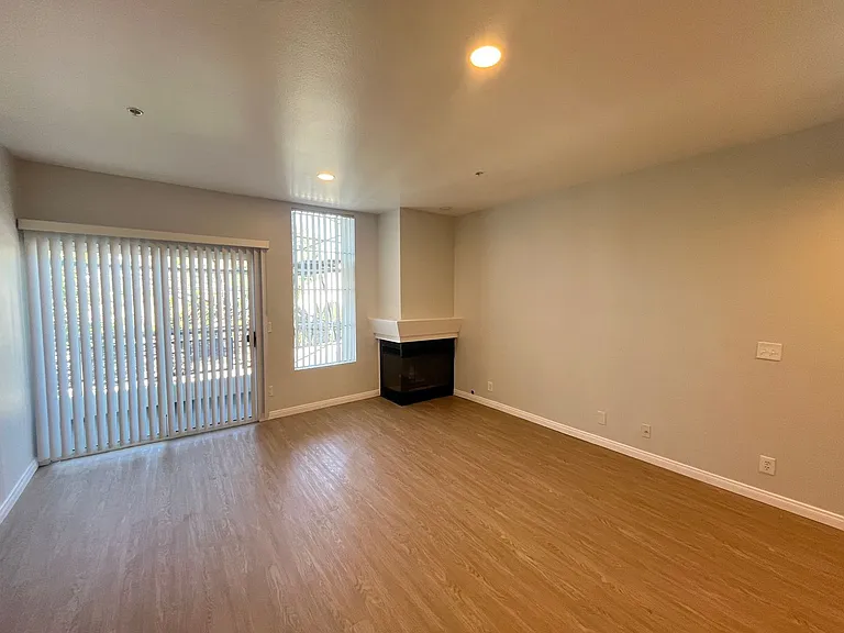 16070 Sunset Blvd — Photo 10