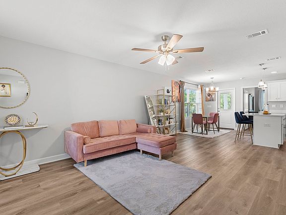 5th image of 3192 Maple St