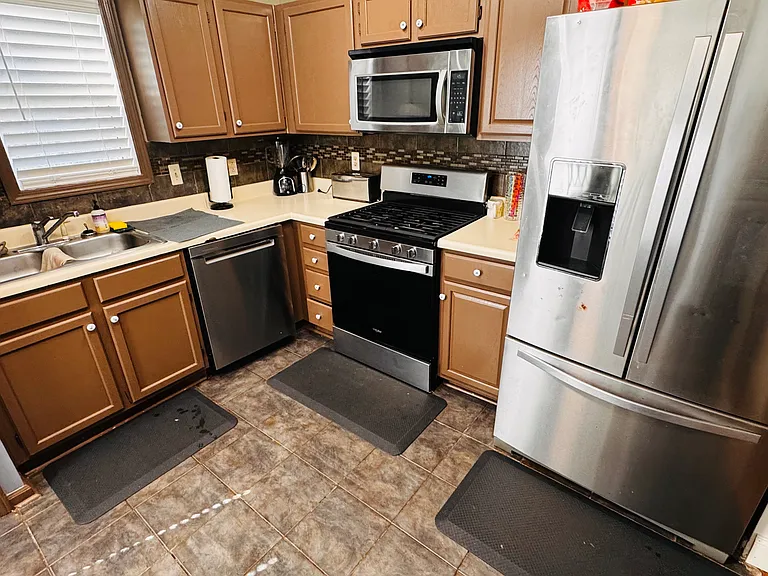 530 Barclay Ct — Photo 11