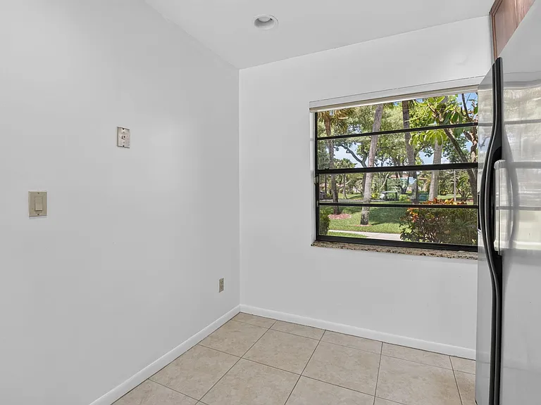 9264 Vista Del Lago #A — Photo 8